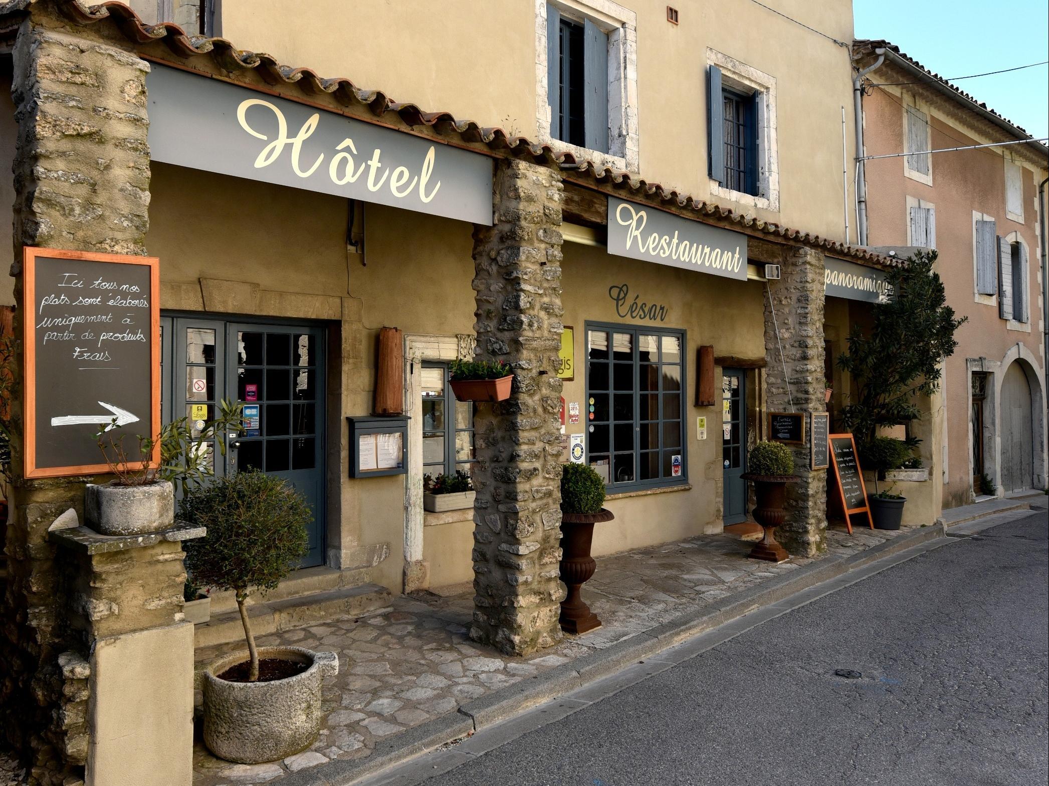 Hotel Restaurant Panoramique Cesar Bonnieux Exterior photo